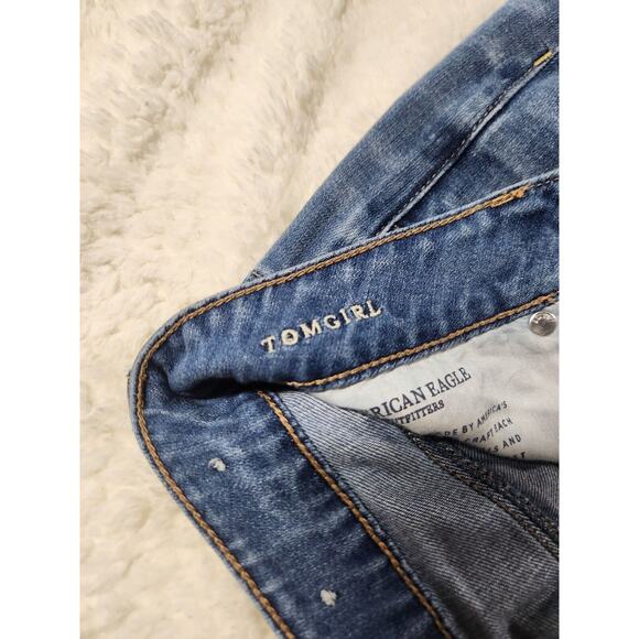 Sz 2 Light Wash Distressed American Eagle Jeans Womens Tomgirl Ripped Size Two - Picture 8 of 8